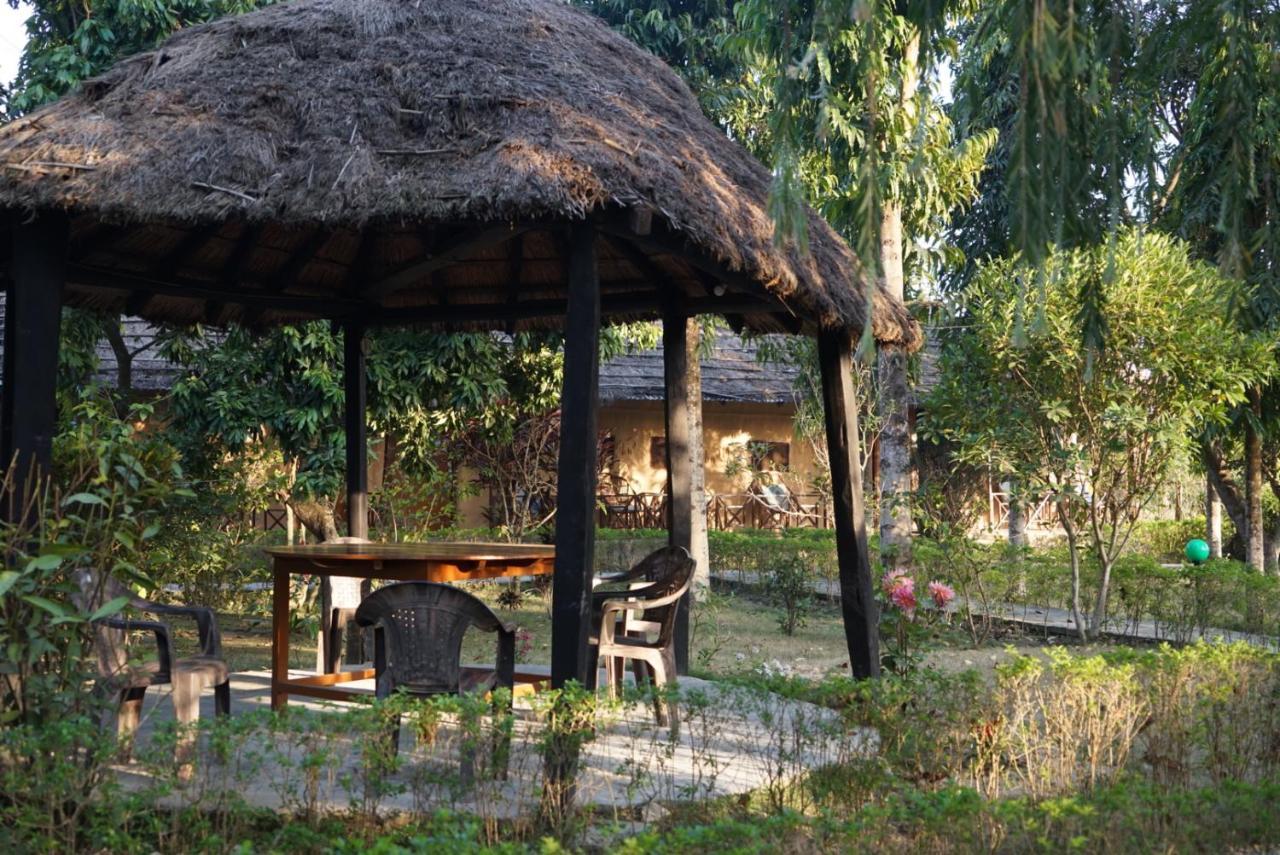 Forest Hideaway Resort Pvt Ltd Bardiya Exteriör bild